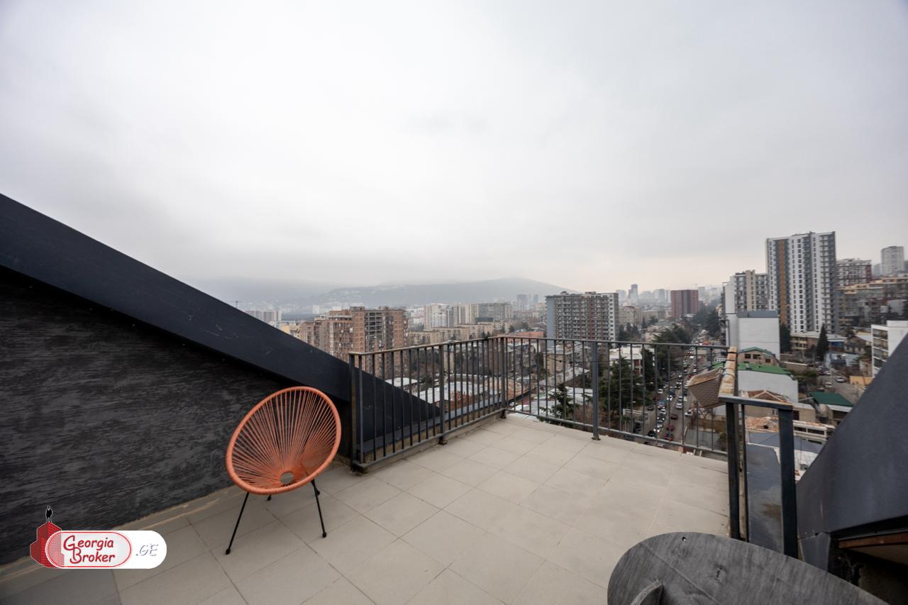 продается квартира с новым ремонтом 4-комнаты